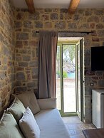 Arapis Rooms & Suites