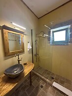 Arapis Rooms & Suites