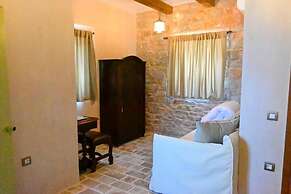 Arapis Rooms & Suites