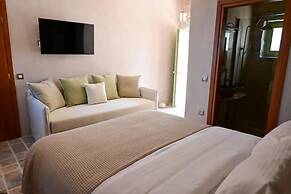 Arapis Rooms & Suites