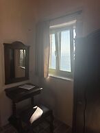 Arapis Rooms & Suites
