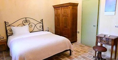 Arapis Rooms & Suites