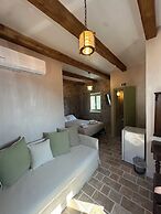 Arapis Rooms & Suites