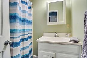 Charming Apartment With Lake Views: Wifi & Privacy