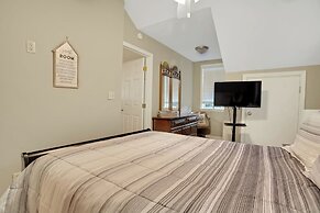 Charming Apartment With Lake Views: Wifi & Privacy