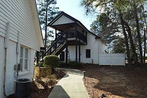 Luxury Lakefront 4br: Hot Tub, Game Room & Wi-fi