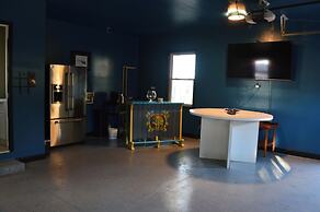 Luxury Lakefront 4br: Hot Tub, Game Room & Wi-fi
