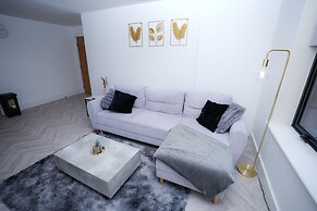 Luxury 2 Bedroom Apartment in Birmingham Next to Utility Arena