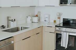 NEW Minimalist & Clean Apt in Downtown SLC