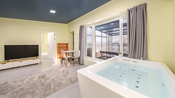 Yeongheungdo Sunset Spa Pension