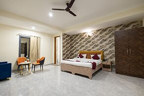 Divine Hotels & Banquets