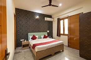 Divine Hotels & Banquets