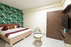 Divine Hotels & Banquets