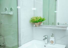 Luxury Apartment at Embassy