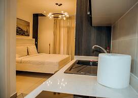 Luxury Apartment at Embassy