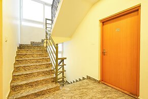 Fabhotel Royal Wood Premier