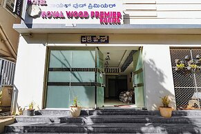 Fabhotel Royal Wood Premier