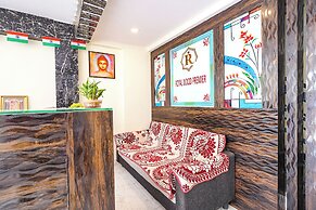 Fabhotel Royal Wood Premier