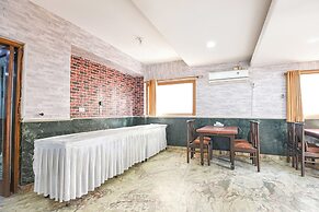 Fabhotel Prime The Everest 30