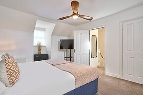 Host Stay Honeysuckle Gardens