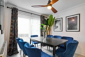 Host Stay Honeysuckle Gardens