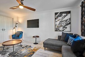 Host Stay Honeysuckle Gardens