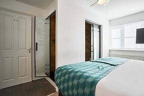 Host Stay Honeysuckle Gardens