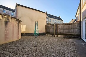 Host Stay Honeysuckle Gardens