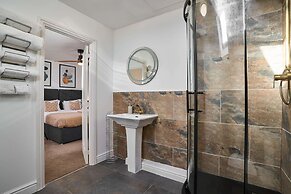 Host Stay Honeysuckle Gardens