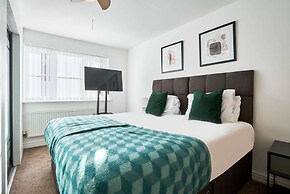 Host Stay Honeysuckle Gardens