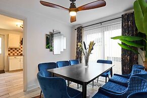 Host Stay Honeysuckle Gardens