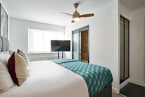 Host Stay Snowdrop Crescent I