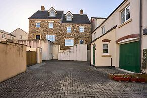 Host Stay Snowdrop Crescent I