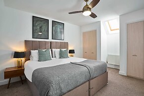 Host Stay Snowdrop Crescent I