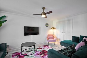 Host Stay Snowdrop Crescent I