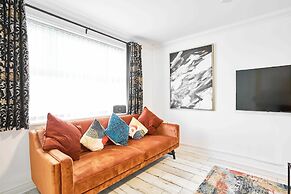 Host Stay Snowdrop Crescent II