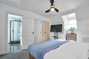 Host Stay Snowdrop Crescent II