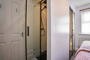 Host Stay Snowdrop Crescent II