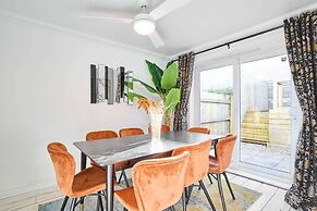 Host Stay Snowdrop Crescent II