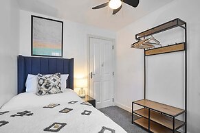 Host Stay Snowdrop Crescent II