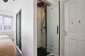 Host Stay Snowdrop Crescent II