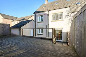 Host Stay Snowdrop Crescent II