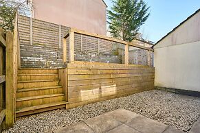 Host Stay Snowdrop Crescent II