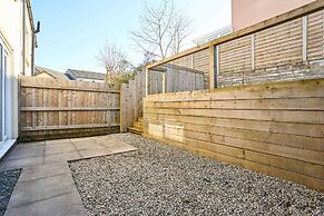 Host Stay Snowdrop Crescent II