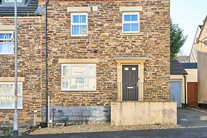 Host Stay Snowdrop Crescent II