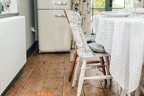 Antelope Cottage - Rural Pet Friendly Cottage