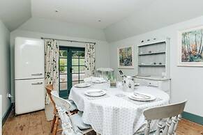 Antelope Cottage - Rural Pet Friendly Cottage