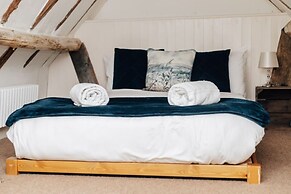 Antelope Cottage - Rural Pet Friendly Cottage