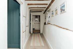 Antelope Cottage - Rural Pet Friendly Cottage