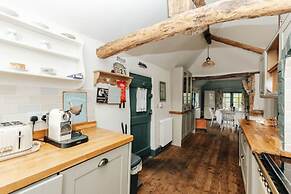 Antelope Cottage - Rural Pet Friendly Cottage